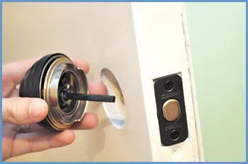 State Locksmith Services Atlanta, GA 404-479-7860 - 5-change-locks-service